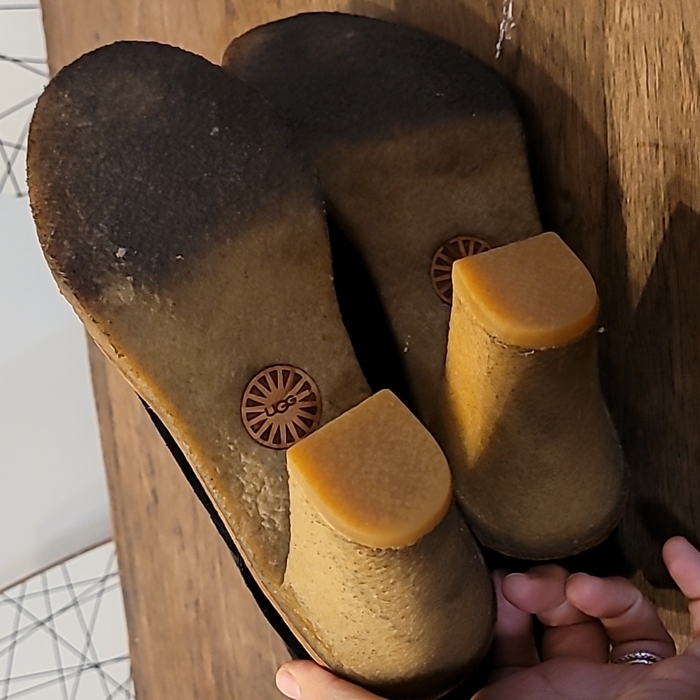 UGG - Picture 6 of 8